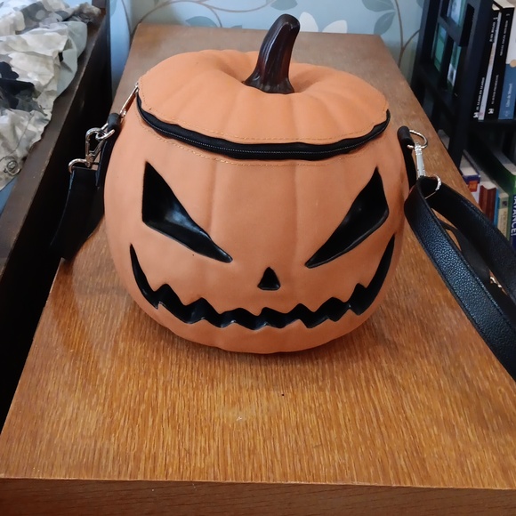 La Femme en Noir Handbags - Crossbody pumpkin purse